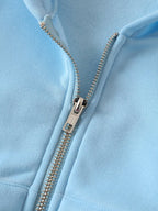 Moletom Cropped Com Capuz E Bolso Canguru Com Zíper