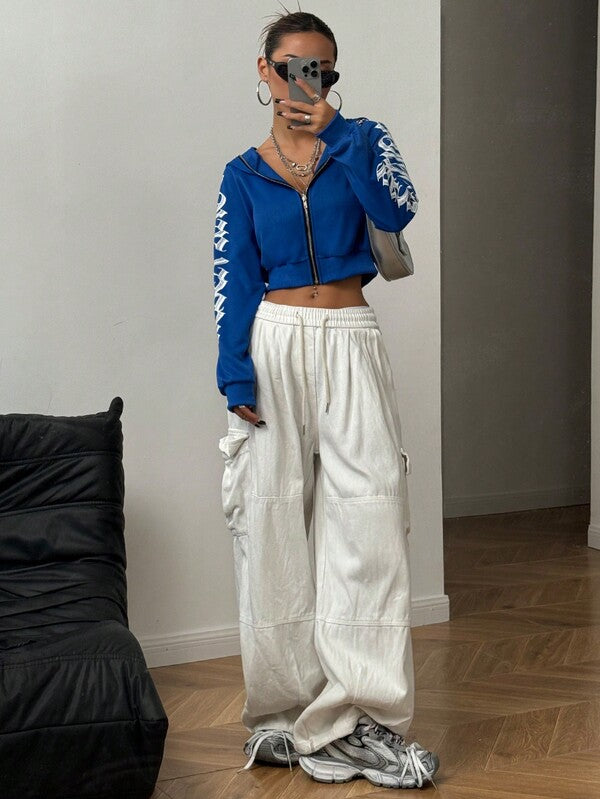 Moletom Cropped Com Capuz E Zíper Frontal Estampa Escrita Gothic