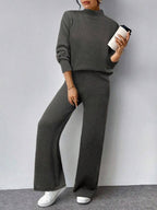 Conjunto Tricot Gola Alta Com Blusa Solta E Calça Pantalona