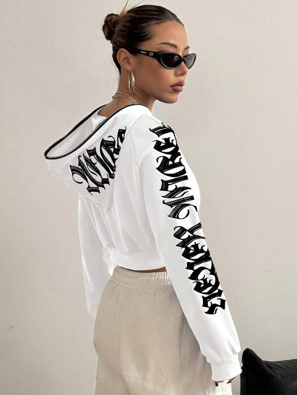 Moletom Cropped Com Capuz E Zíper Frontal Estampa Escrita Gothic
