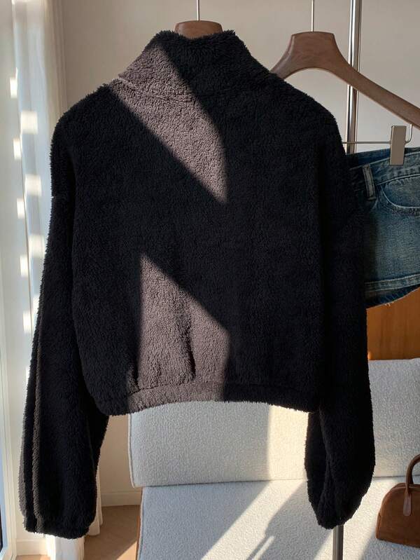 Moletom Cropped Peluciado Com Zíper E Bolso Canguru