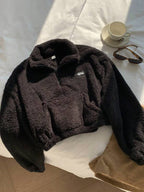 Moletom Cropped Peluciado Com Zíper E Bolso Canguru