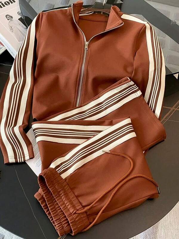 Conjunto Esportivo Com Jaqueta De Zíper E Calça Jogger Listrada