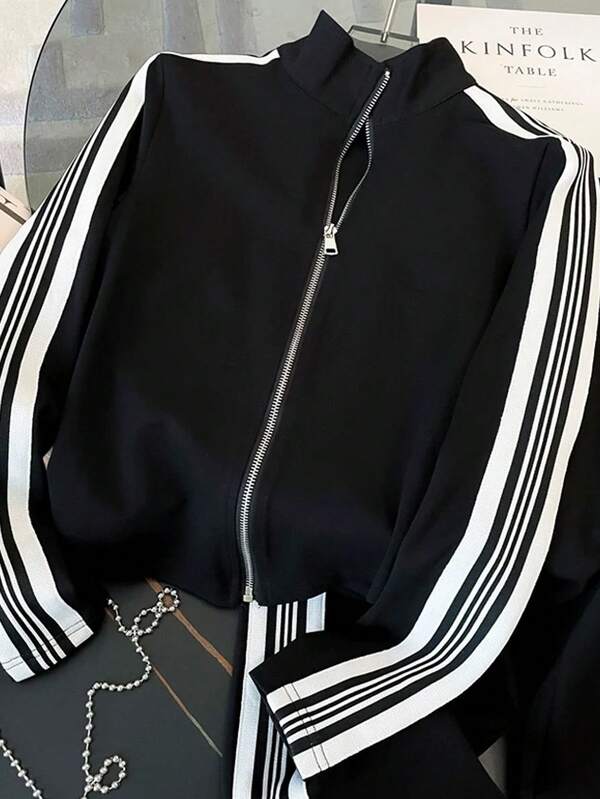 Conjunto Esportivo Com Jaqueta De Zíper E Calça Jogger Listrada