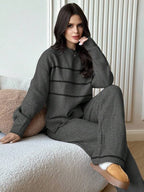 Conjunto Moletom Gola Redonda Com Detalhe Listrado Frontal