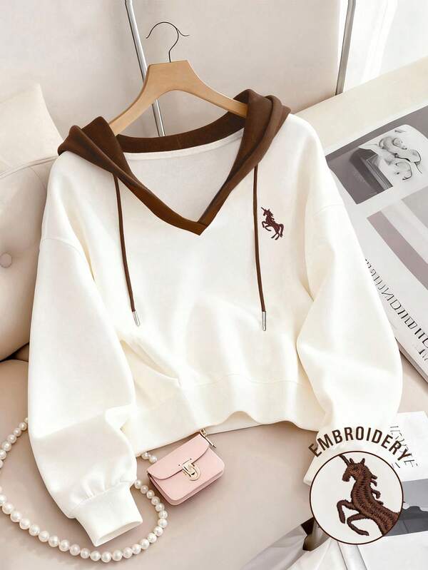 Moletom Cropped Com Capuz E Estampa Localizada
