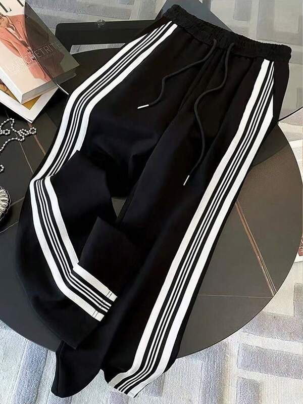 Conjunto Esportivo Com Jaqueta De Zíper E Calça Jogger Listrada