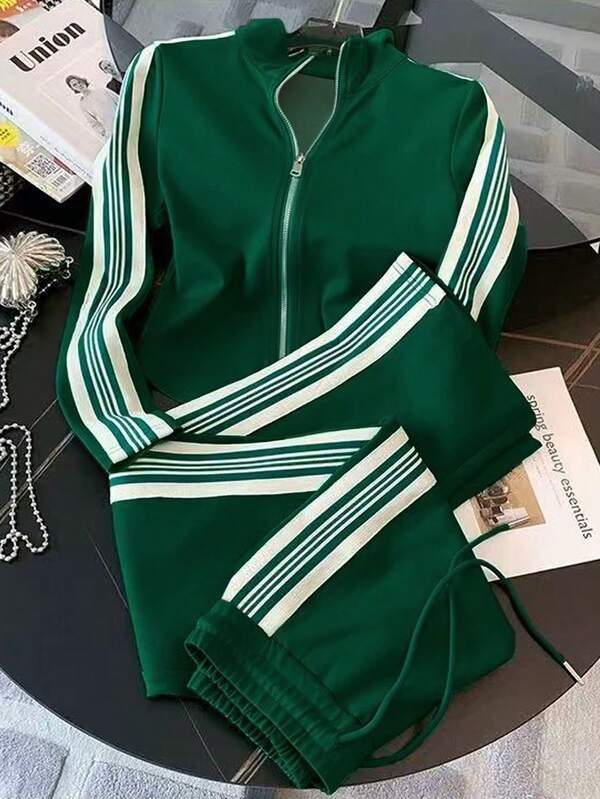 Conjunto Esportivo Com Jaqueta De Zíper E Calça Jogger Listrada