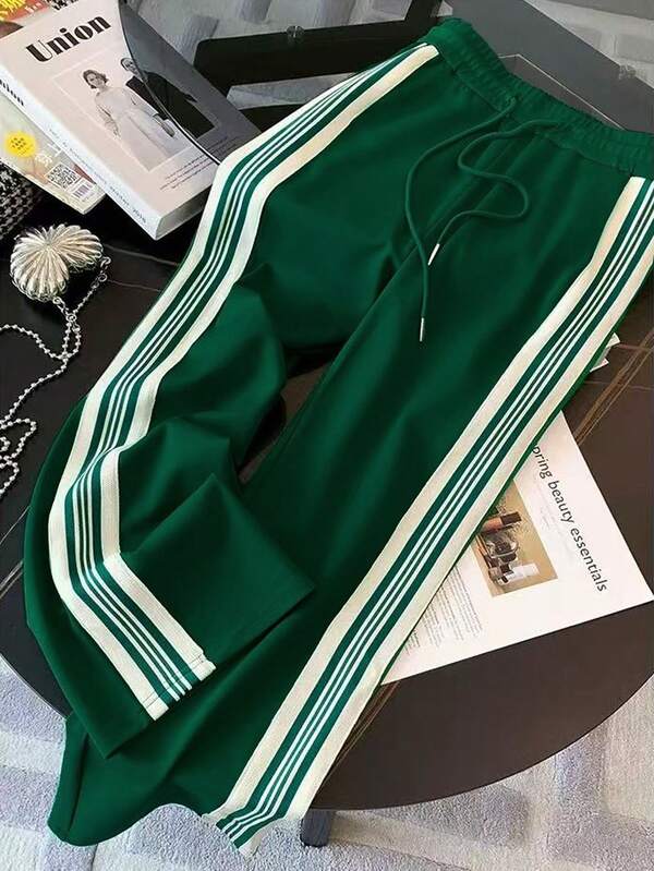 Conjunto Esportivo Com Jaqueta De Zíper E Calça Jogger Listrada