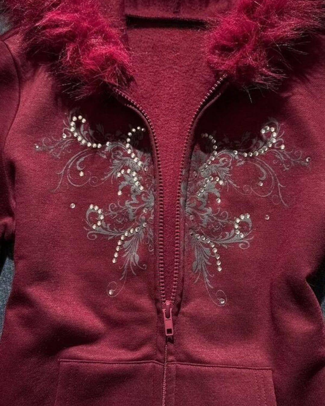 Moletom Com Capuz E Zíper Frontal Com Estampa Localizada
