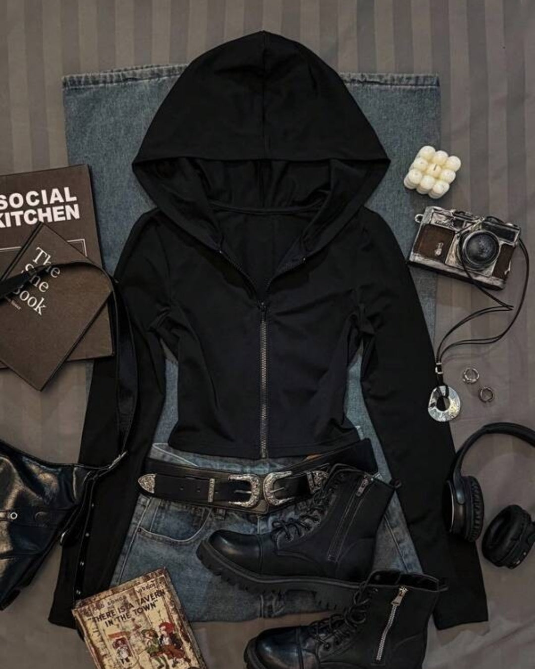 Moletom Cropped Com Capuz Aplique De Strass Nas Costas Casual